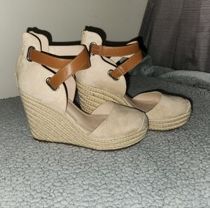 Elegant Tan Wedge Sandals